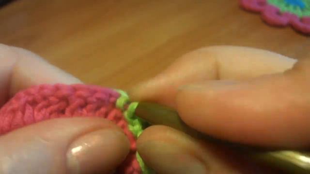 Половинка цветочного мотива Half Crochet flower motif смотреть онлайн