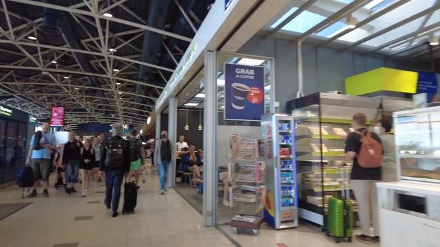 NEW Helsinki Airport & Duty Free | 4K Summer смотреть онлайн