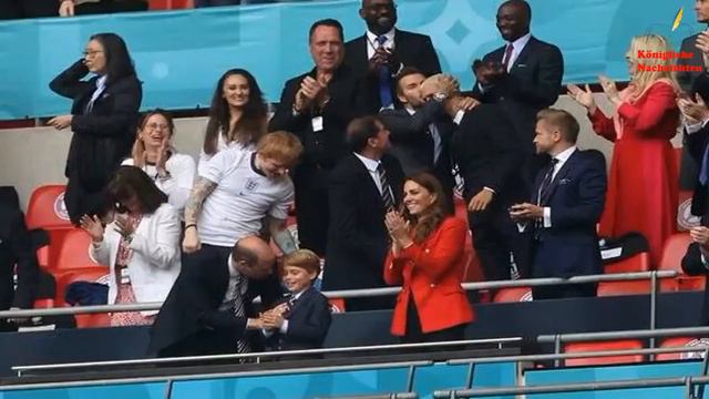 Prinz George soll nach „sehr scharfer“ Kritik an jungen Royals „aus dem Rampenlicht“ gehalten werde смотреть онлайн