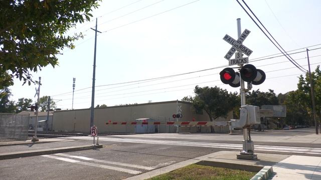 SACRT 112 - V St. Railroad Crossing (Sacramento, CA) смотреть онлайн