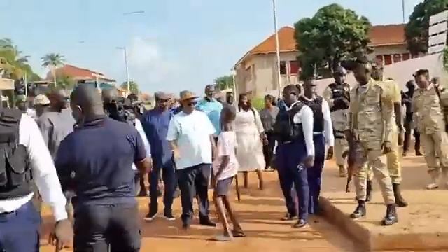 PR Umaro S Embaló visita às obras de reabilitação da Av. Amílcar Lopes Cabral, em Bissau, смотреть онлайн
