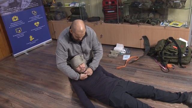 Наложение повязок | Повязка на голову | Индивидуальный перевязочный пакет смотреть онлайн