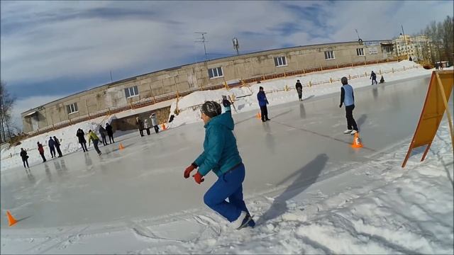 Соревнования конькобежцев Среднеуральска коньки шорт-трек центральный стадион соревнования на льду смотреть онлайн