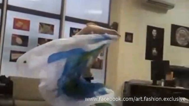 Handmade pattern on silk ‬/ Презентация рисунка на шёлке "Перо павлина" смотреть онлайн