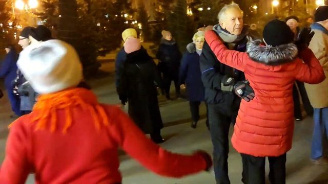 Течёт ручей Танцы в парке Горького Харьков Декабрь 2021 смотреть онлайн