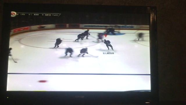 Играю в хоккей на иксбокс уан часть 5. :(. Мне забили гол, и не один раз!! смотреть онлайн