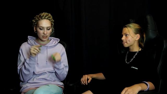 Интервью у младшей сестры смотреть онлайн