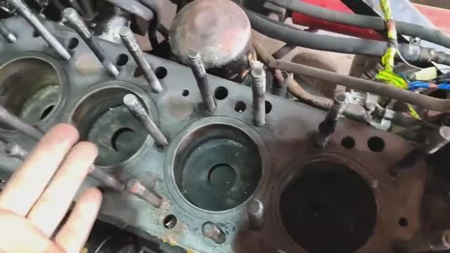 Пробило Прокладку ГБЦ ЛТЗ-60 с Д-65. Замена ПРОКЛАДКИ ГБЦ. Показываю состояние Поршневой. смотреть онлайн