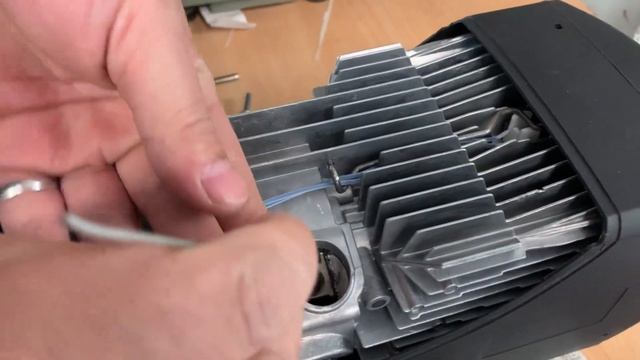 Replacement of VVKB glow plug смотреть онлайн