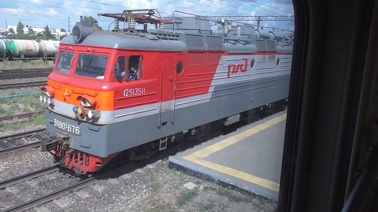 ВЛ80с-676 с товарным составом пролетает ст.Мичуринск Воронежский смотреть онлайн