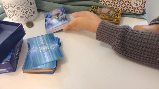 COMMENT SE TIRER LES CARTES POUR SOI MÊME AVEC L'ORACLE DE L' ÉNERGIE ? смотреть онлайн