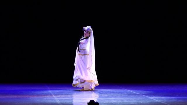 Ağ çiçəyim - Azerbaycan rəqsi/Azeri dance "White flower"/Азербайджанский танец "Белый цветок" смотреть онлайн