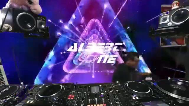 Celebrando 51 años de ALBERT ONE DJ BALLON Y DJ THUNDER VOLT ( MONTARBO ) parte 2 смотреть онлайн