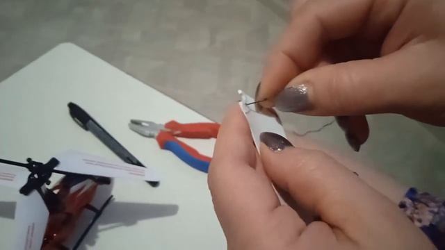 Ремонт лопасти игрушечного вертолета смотреть онлайн