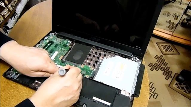 Как вынуть встроенную батарею в ноутбуке ASUS смотреть онлайн