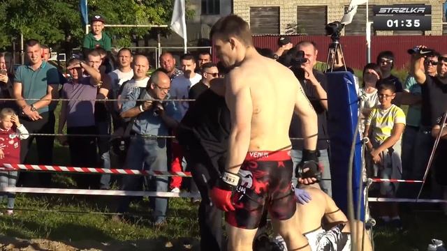 Боец без Правил против Крепкого мужика смотреть онлайн