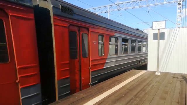 Электропоезд ЭР2Т на станции Сетунь смотреть онлайн