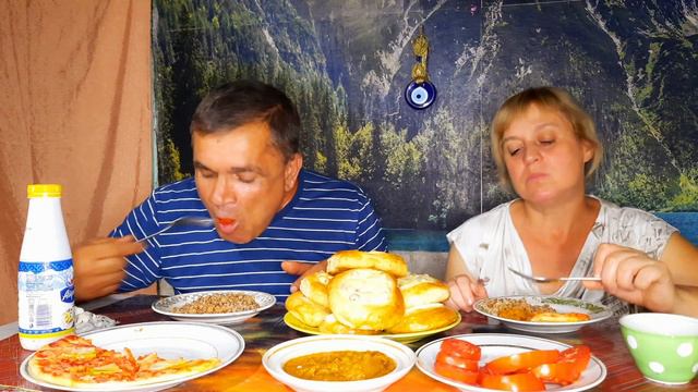 ВАТРУШКИ С ТВОРОГОМ // ПИЦЦА // МЕГА МУКБАНГ// МУЖ И ЖЕНА // ДЕРЕВЕНСКАЯ ГЛУБИНКА смотреть онлайн