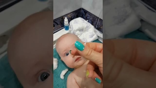 Как почистить носик малышу от козывок смотреть онлайн