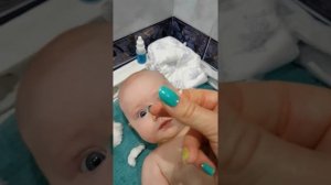 Как почистить носик малышу от козывок