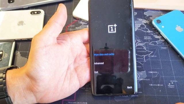 How to Factory Reset Back to Original Default Settings w/ Hard Keys (OnePlus 7 Pro/7/7t/6/6t/8 Pro) смотреть онлайн