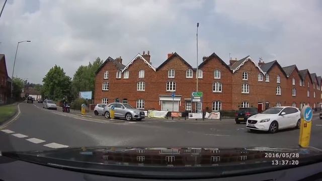 numpty old git - pulled out on roundabout - did not look смотреть онлайн