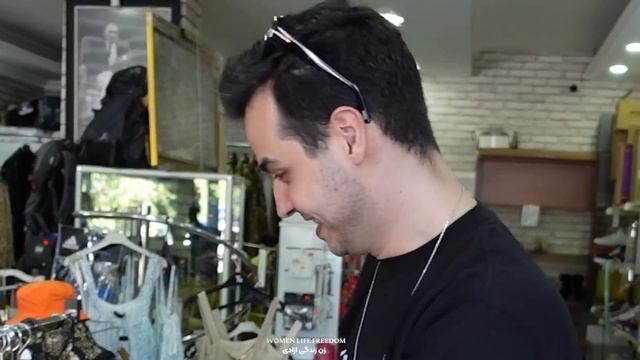 وسایل گم شده مسافرهای فرودگاه رو پیدا کردم ? AIRPORT LOST ITEMS смотреть онлайн