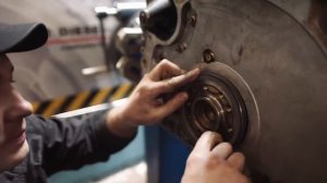 Устанавливаем сальник каленвала на двигатель DEUTZ TCD 2012 L04 2V М