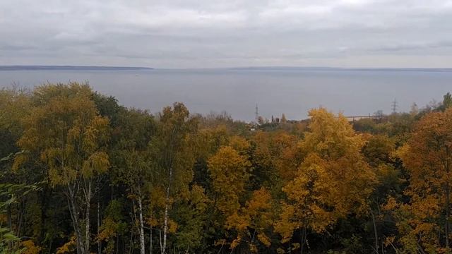 Набережная Ульяновска, где памятник влюбленным и вид на Волгу. смотреть онлайн