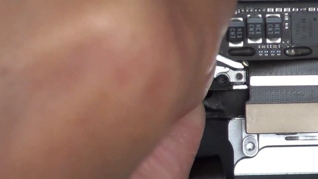 13 inch Macbook Pro A1708 (2017) screen replacement смотреть онлайн