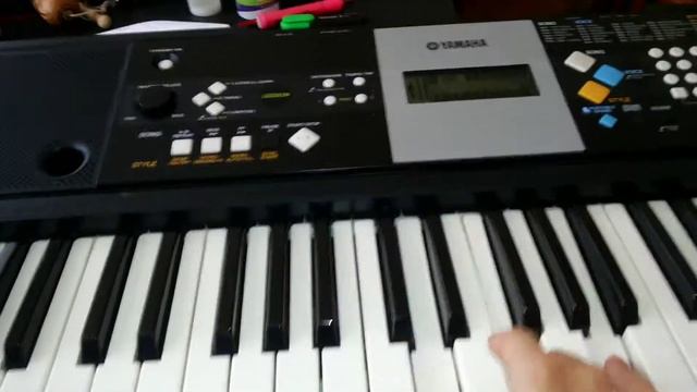 Primera prueba de teclado Yamaha PSR-E223 смотреть онлайн
