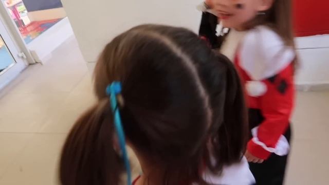 O LOBO MAU ATACOU TODOS OS FILHOS DE TODOS OS SUPER VILÕES !!! MINI VILÕES EM PERIGO! смотреть онлайн