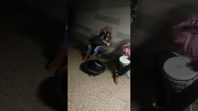 Метро уличные музыканты смотреть онлайн