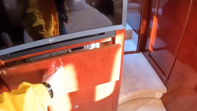 £700,000 Charter Yacht Tour : 2006 Princess 67 смотреть онлайн