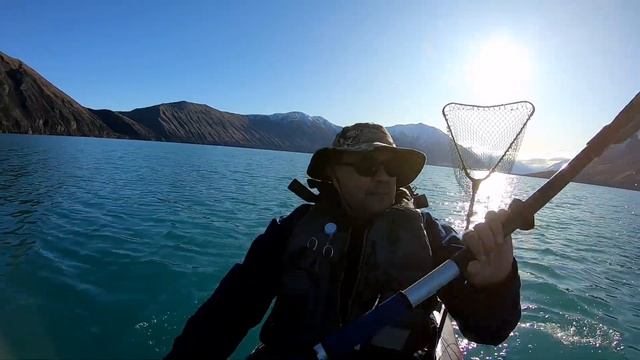 Solo Winter Kayak Overnighter - Exploring An Island In A Lake