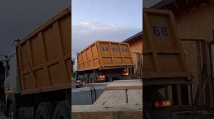 Самосвал МАЗ Выгрузка песка