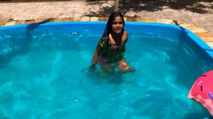 Rico vs pobre na piscina