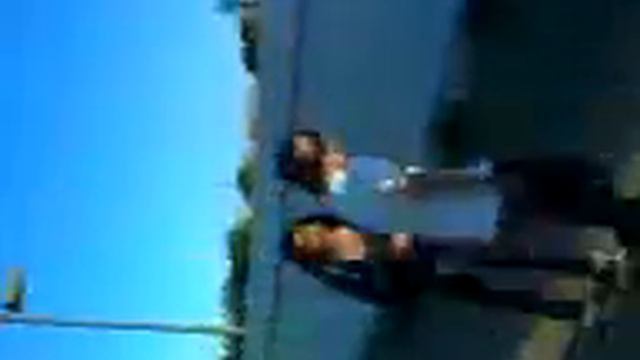 Derrick Fighting Garet