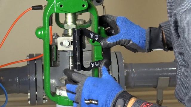 Mounting a Fisher FIELDVUE DVC6200 Digital Valve Controller on a 657 or a 667 Size 40i Actuator смотреть онлайн