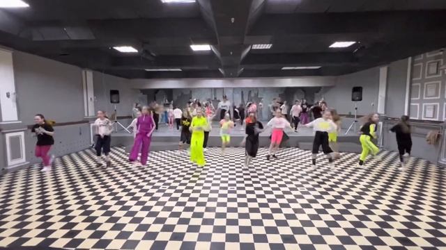 Классный и улётный танец Шаффл/shuffle. Мастер класс в Витебске? хочешь обучалку? Пиши в коментах смотреть онлайн