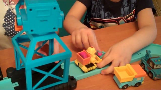 Сказка для детей как робокары строят дом! Повторяем цвета! смотреть онлайн