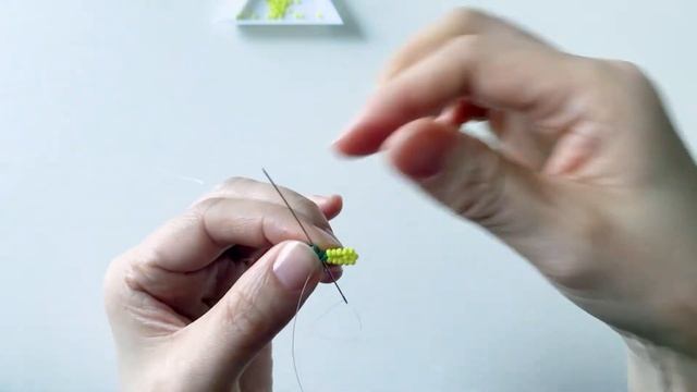 Beads DIY ? 플라워 이니셜 키링 ?beaded flower initial key ring смотреть онлайн