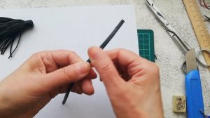 Изнанка кулона. Кисточка из кожи. Подробный процесс.