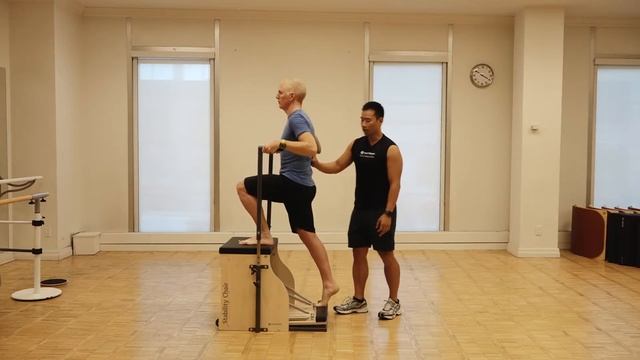STOTT PILATES® Rehab | Glute Activation: Forward Step Up смотреть онлайн