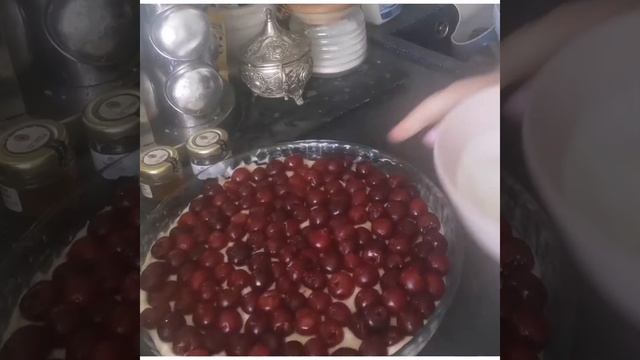 Нежнейший пирог с вишней