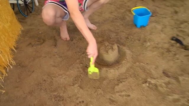 TURNING MY HOUSE INTO A BEACH!! **The Squad Reacts**? | Piper Rockelle смотреть онлайн