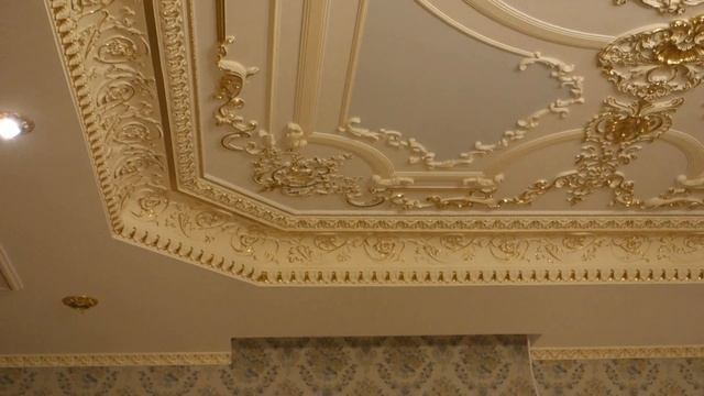 Декор и золочение потолка поталью в спальне .Покраска лепного декора.Тел.8(926)532-26-77 смотреть онлайн