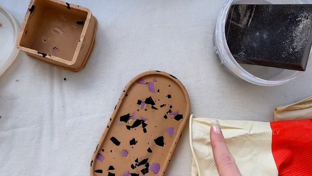 Обработка изделий из гипса. Шлифуем, покрываем лаком / Как работать с ГИПСОМ? смотреть онлайн