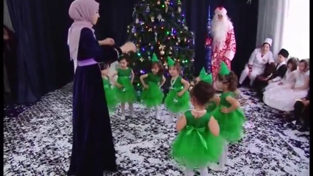 танец маленькие елочки смотреть онлайн