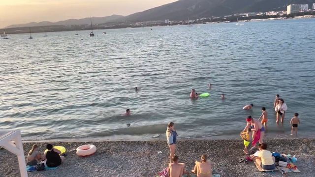 Геленджик 2023. Набережная. Пляжи. Народу тьма смотреть онлайн